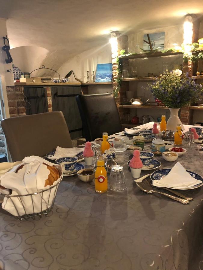 Bed & Breakfast Adrichem En Scherpenseel 미델뷔르흐 외부 사진